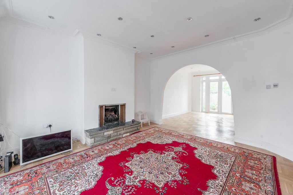 Property photo 1 of 18