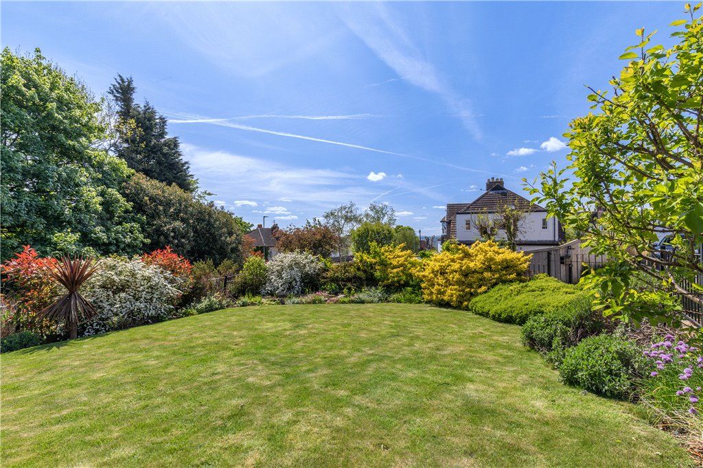 Property photo 3 of 32 Lawned Garden