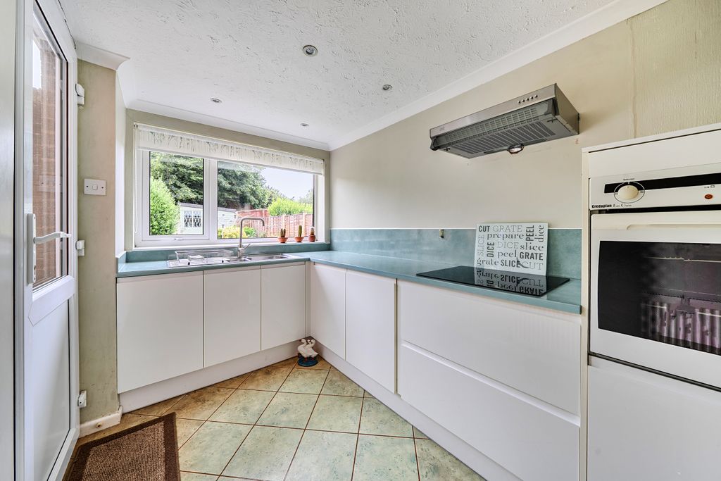 Property photo 3 of 20 Kitchen
