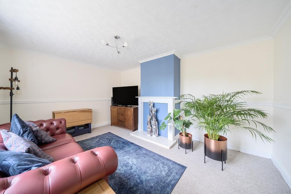 Property photo 2 of 18 Living Room