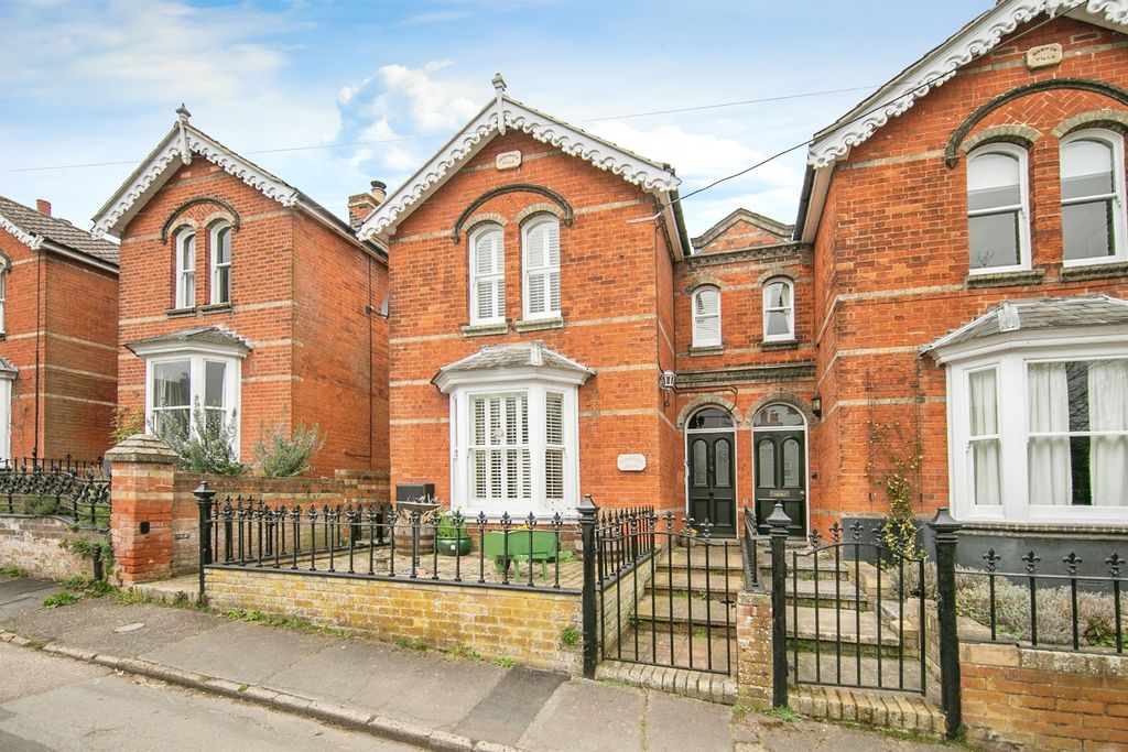 Property photo 1 of 17