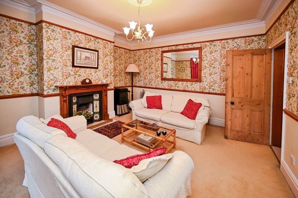 Property photo 2 of 33