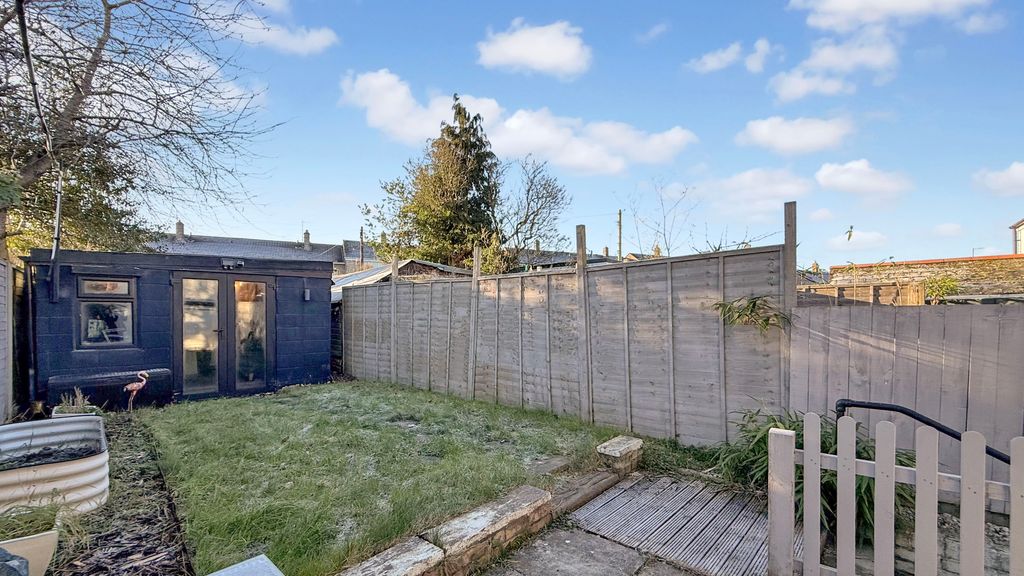 Property photo 2 of 12 Garden