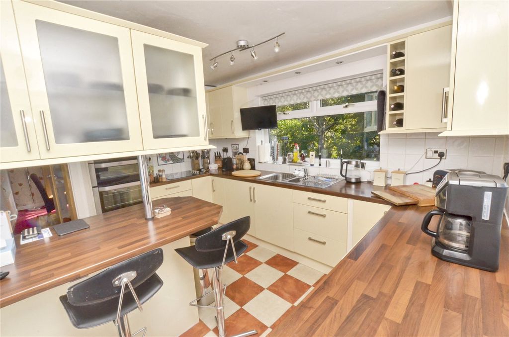 Property photo 3 of 26 Kitchen