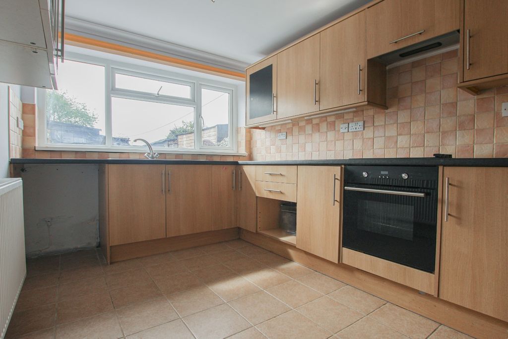 Property photo 3 of 17 5109163