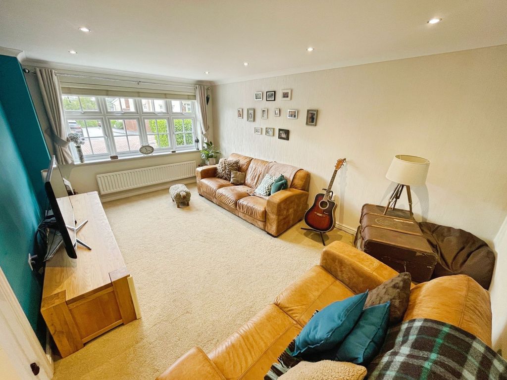 Property photo 2 of 25