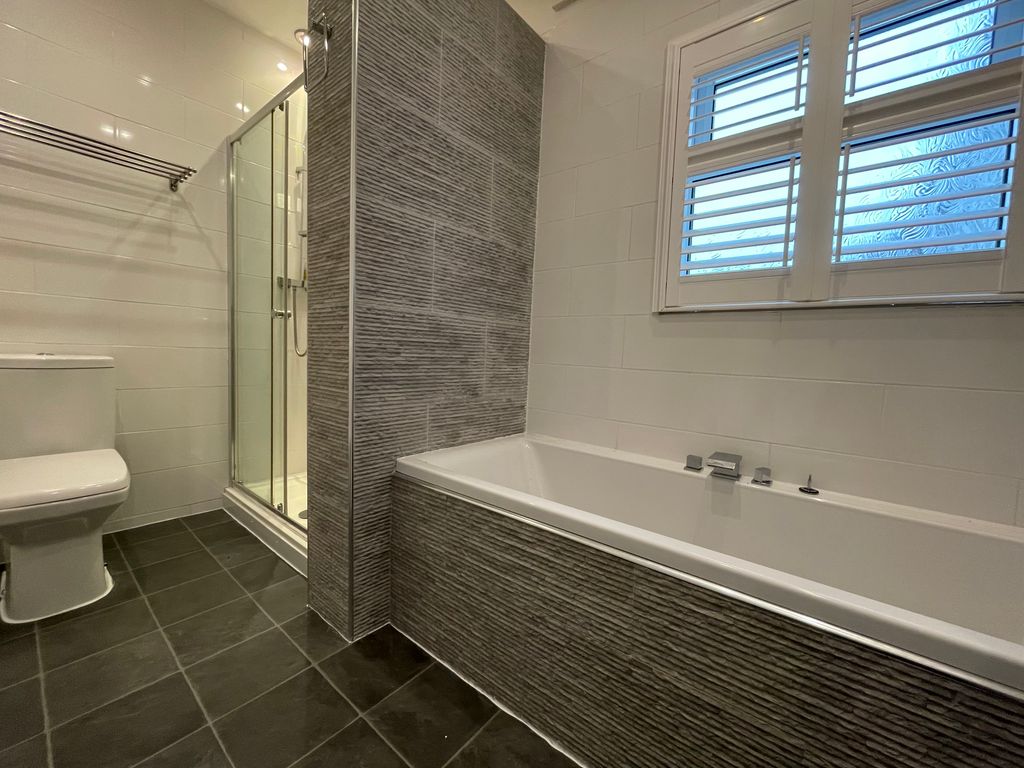 Property photo 1 of 10 Bath &amp; Shower