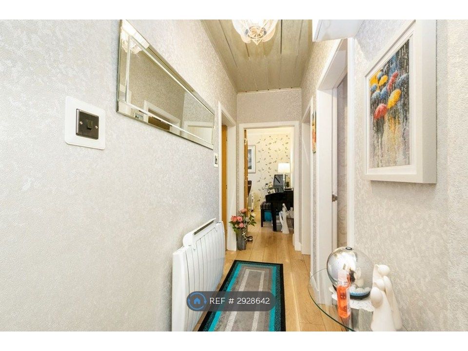 Property photo 2 of 8 Hall
