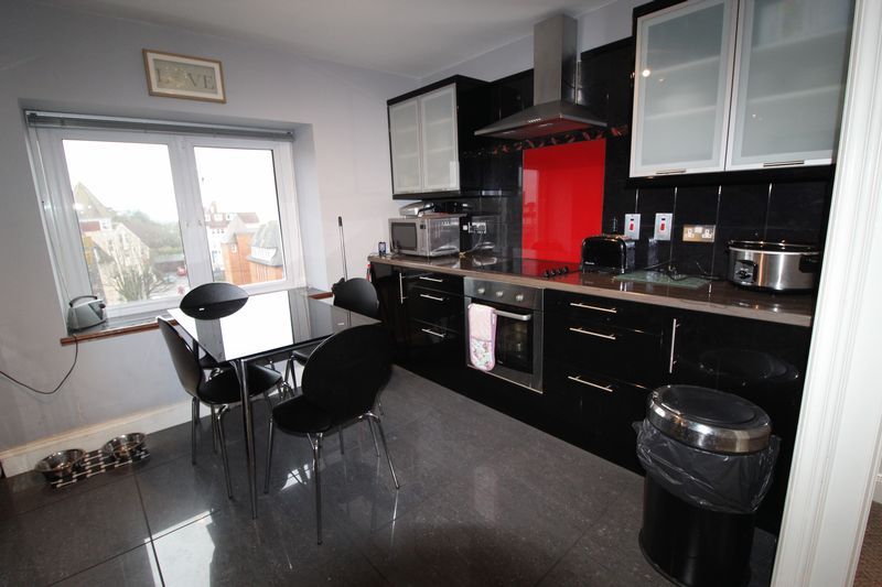 Property photo 2 of 11 Photo 6