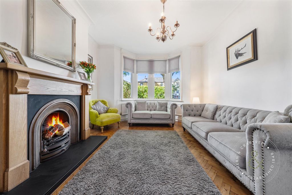 Property photo 2 of 32 Heathwood Road (32).Jpg
