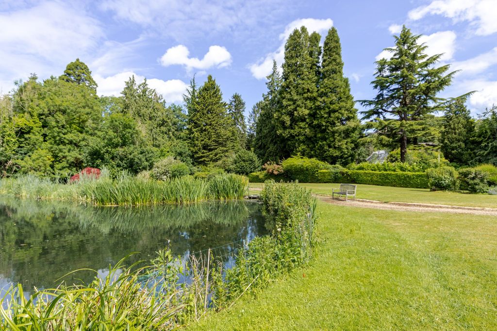 Property photo 2 of 19 Gardens 1