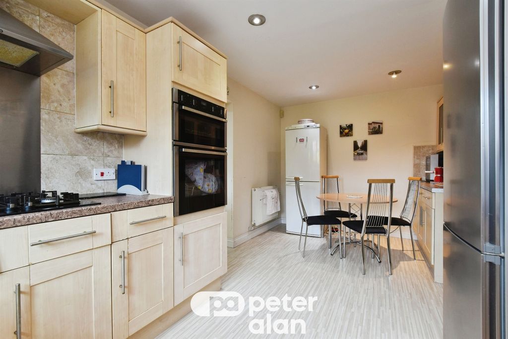 Property photo 3 of 21