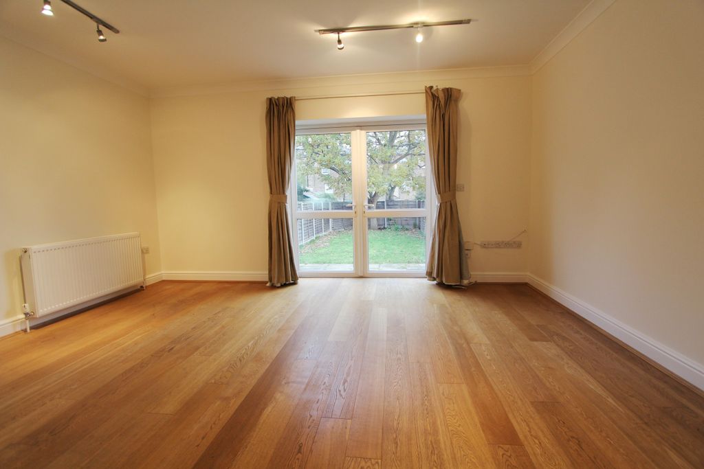 Property photo 1 of 4 Living Room