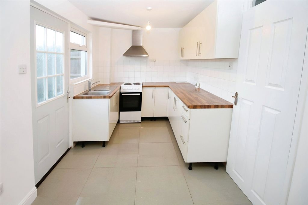 Property photo 2 of 12 Kitchen