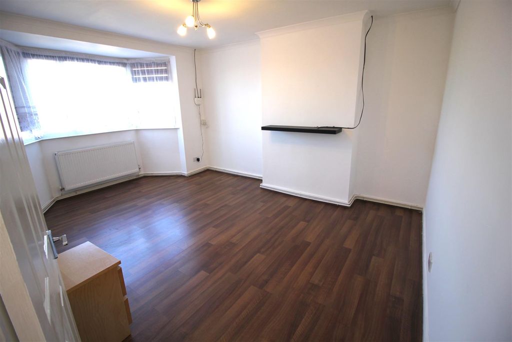 Property photo 3 of 9 Living Room