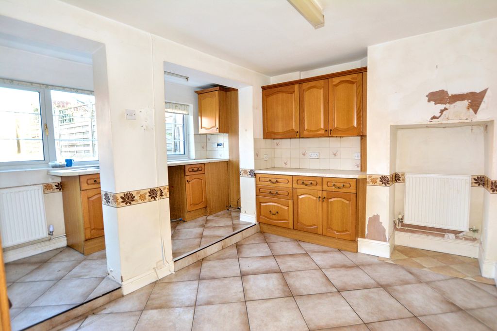 Property photo 3 of 17 Breakfast Kitchen(2)