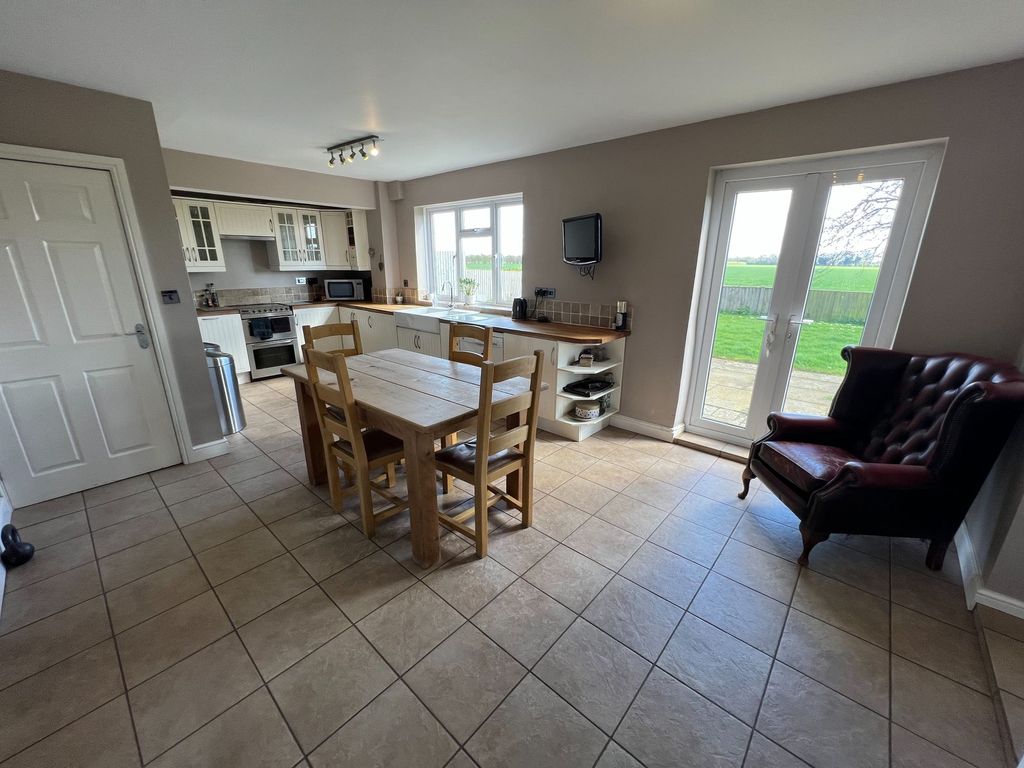 Property photo 2 of 20 Kitchen Diner