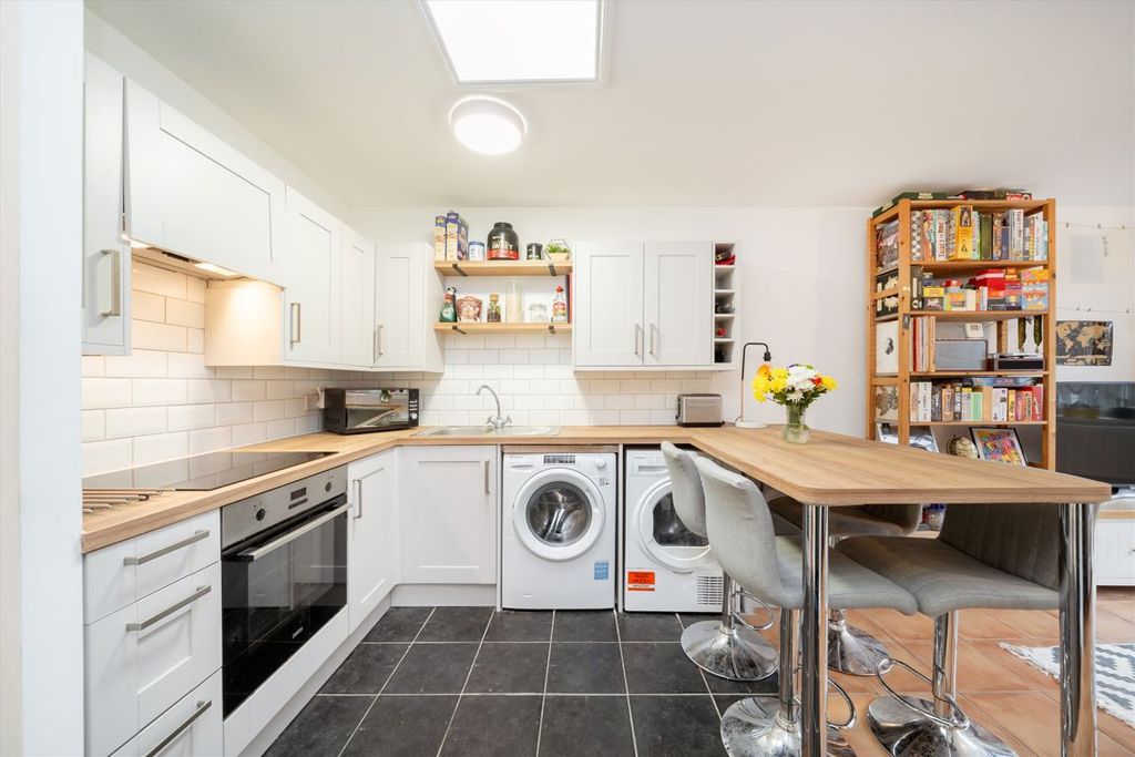 Property photo 2 of 6