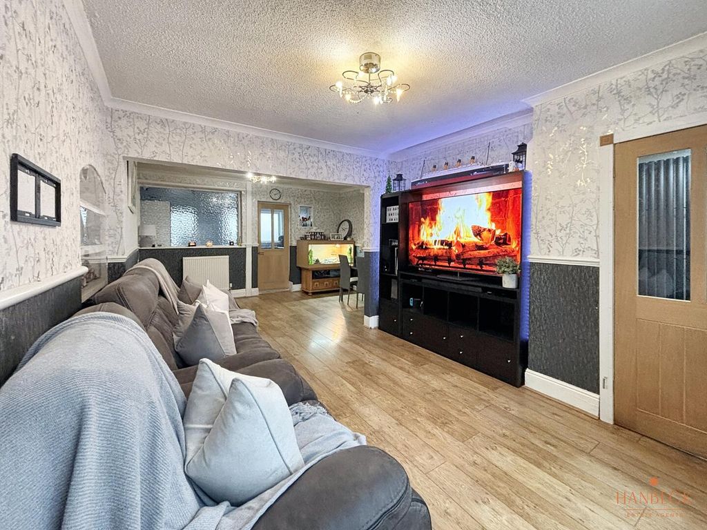 Property photo 3 of 20 Living Room