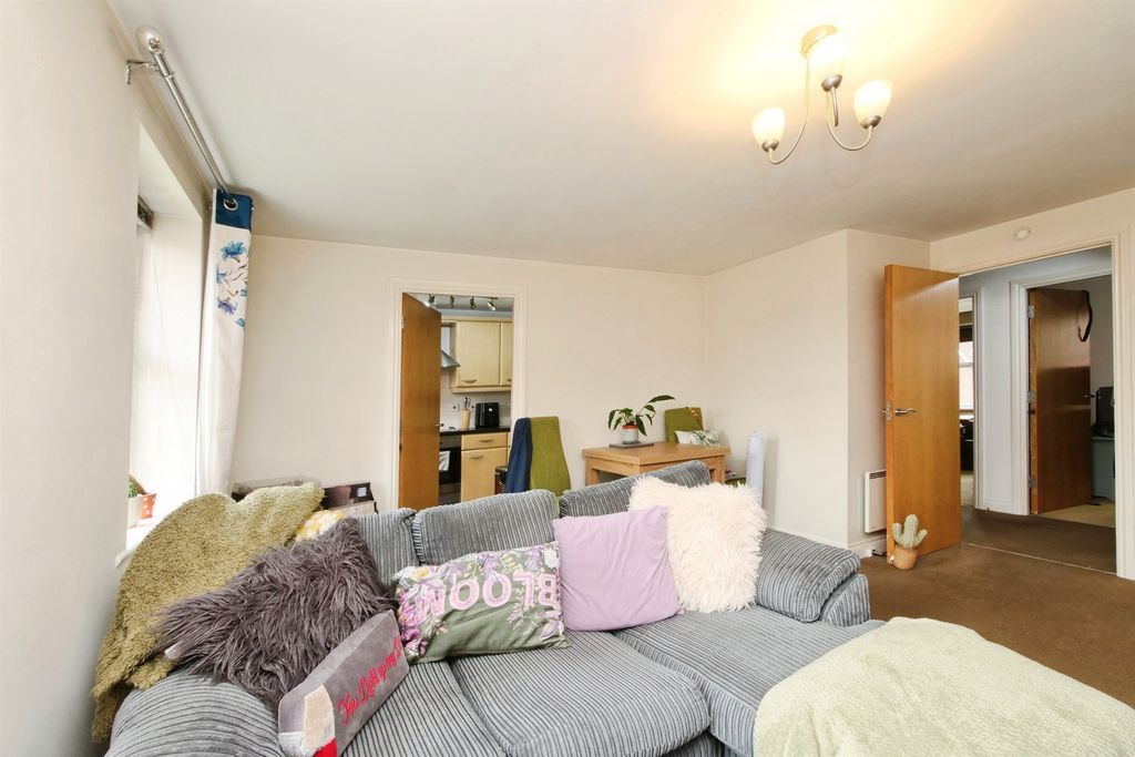 Property photo 3 of 13