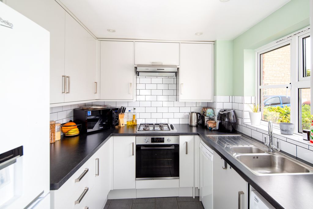 Property photo 3 of 20 Kitchen