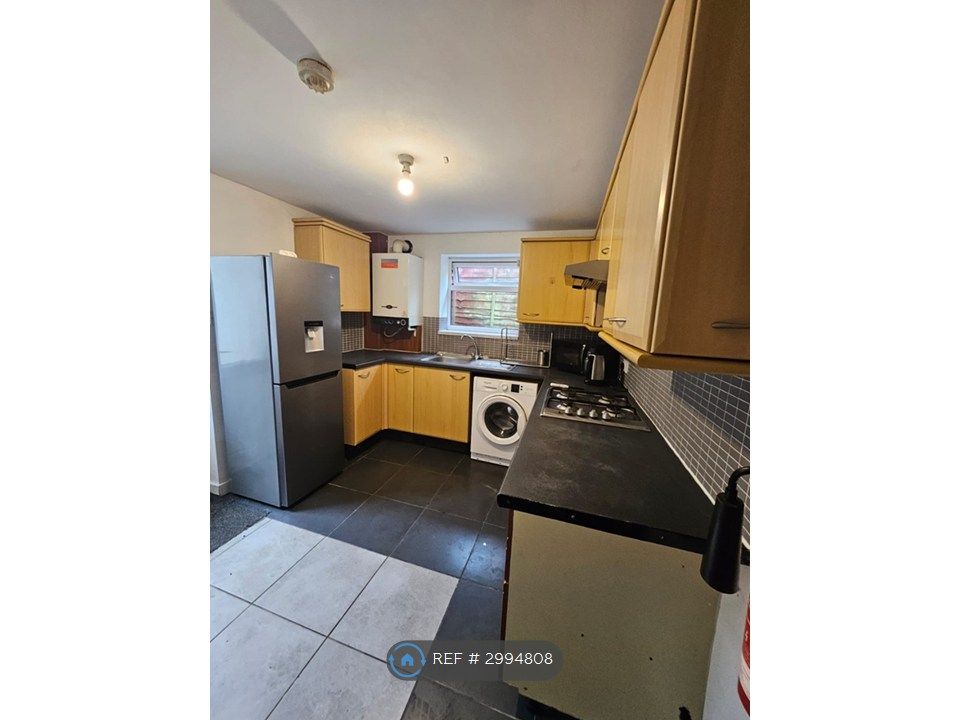 Property photo 2 of 14 Kitchen