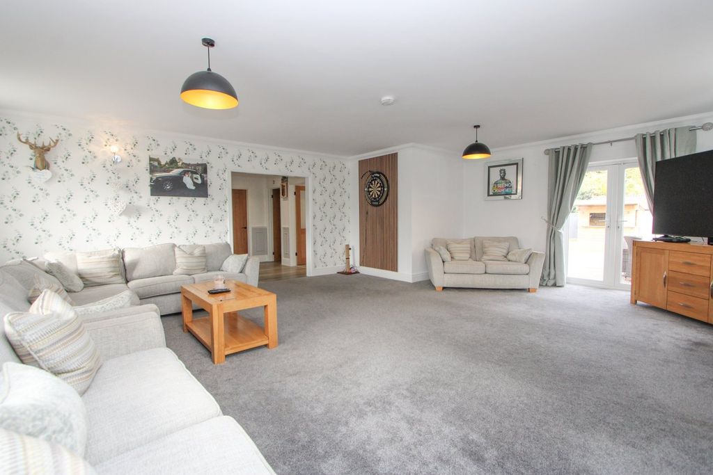 Property photo 3 of 32