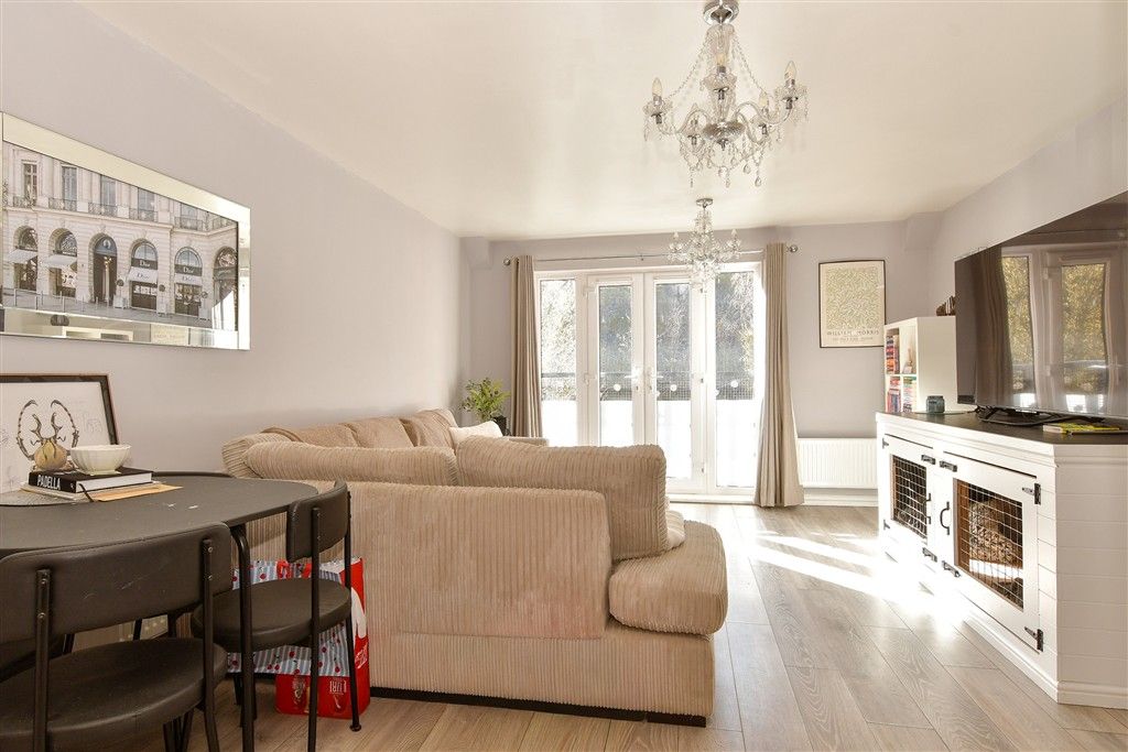 Property photo 2 of 5 Lounge/ Dining Area