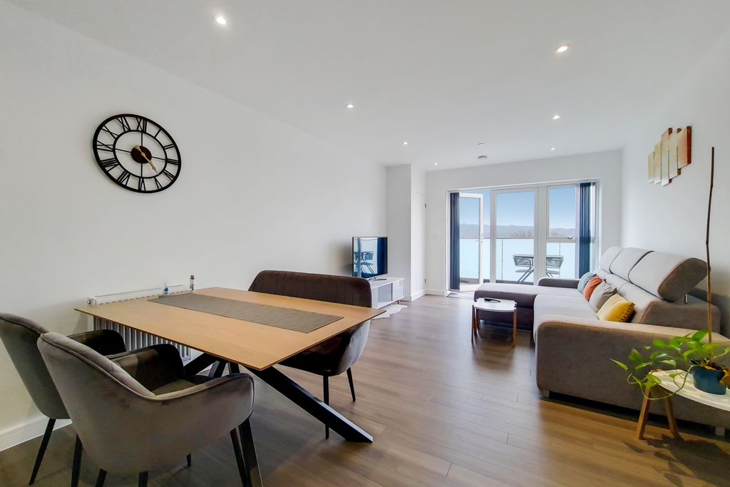 Property photo 3 of 11 Photo 2