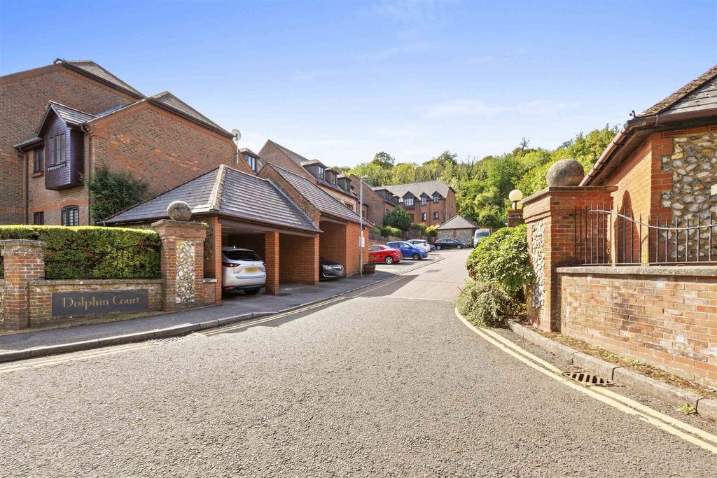 Property photo 1 of 15 Dolphin Court, Kingsmead Road (Low Res)-13 (1).Jpg