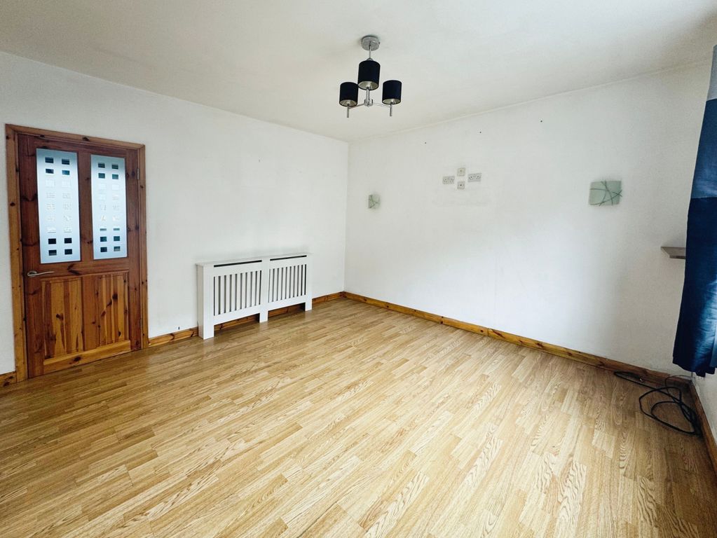 Property photo 2 of 17 90Bce8A4-Image_Picker_A8CC0064-E0Bd-4E91-909A-F431