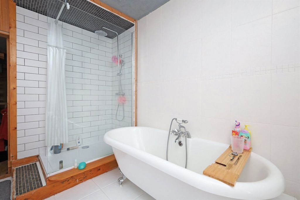 Property photo 2 of 30 Picture No. 02