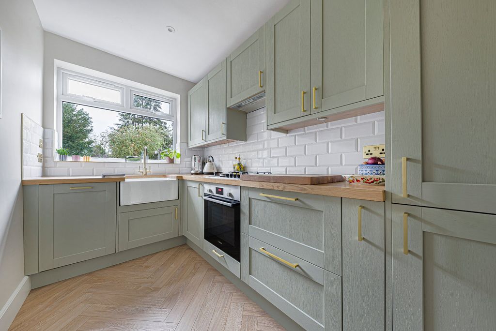 Property photo 3 of 14 Kitchen