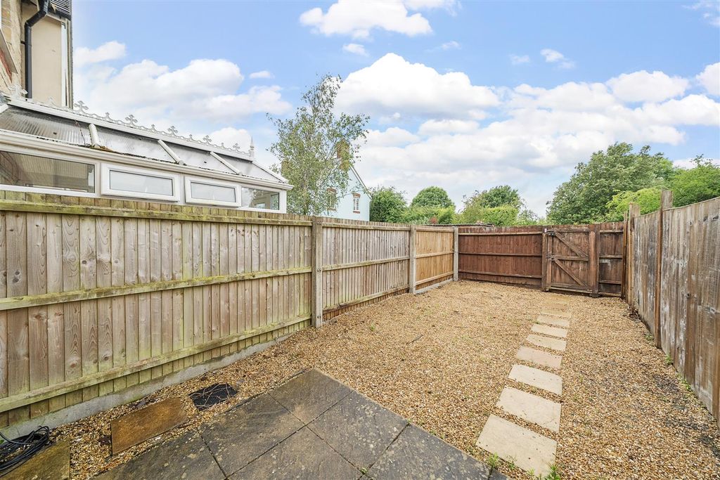 Property photo 3 of 10 Garden