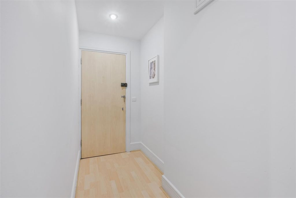 Property photo 3 of 16 Lind Road, 19, Flat 5 (16 From 28)-1.Jpg