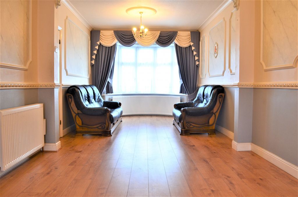 Property photo 1 of 12 Five Bedroom House