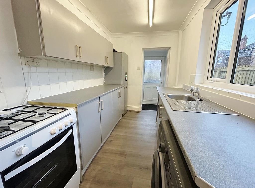 Property photo 3 of 16 Kitchen.1.Jpg