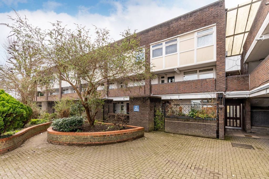 Property photo 2 of 11