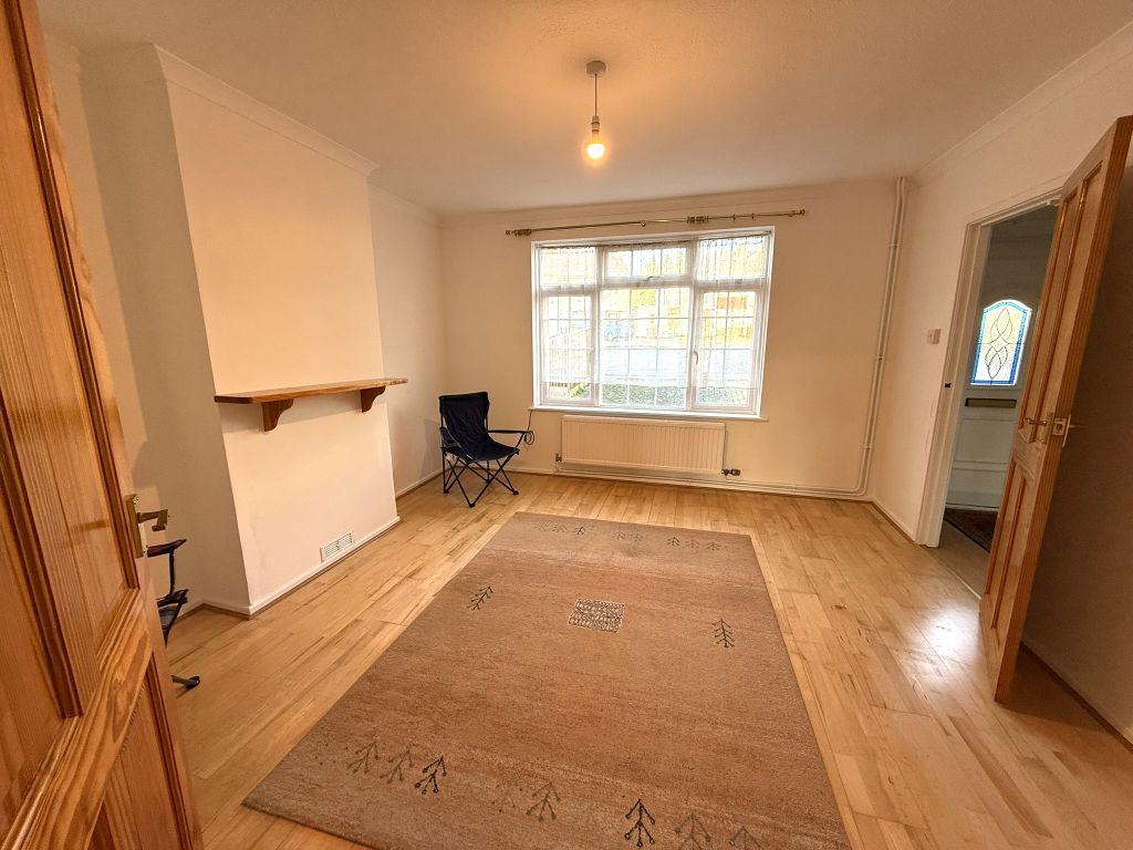 Property photo 3 of 19 Living Room