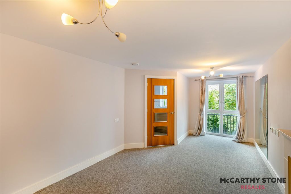 Property photo 3 of 15 8617381-Interior03.Jpg