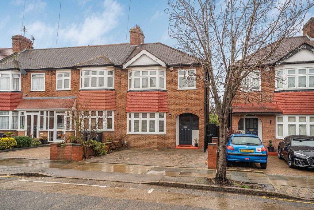 Property photo 2 of 31