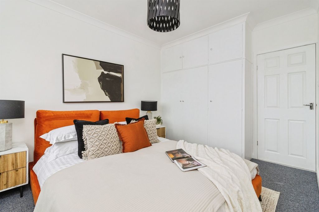 Property photo 2 of 24