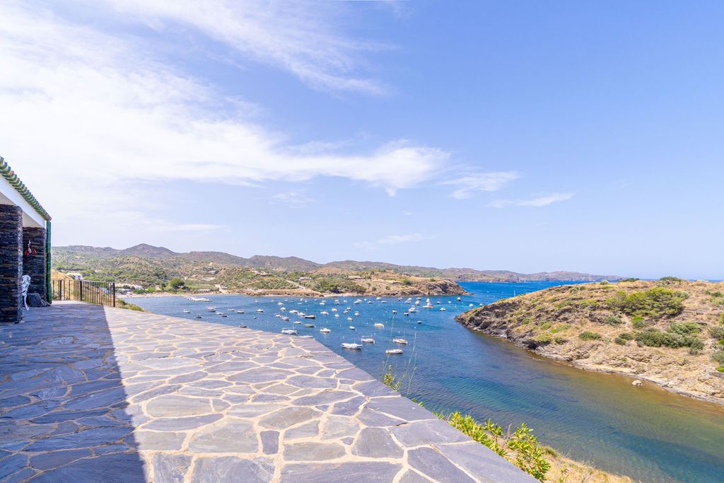 Property photo 2 of 60