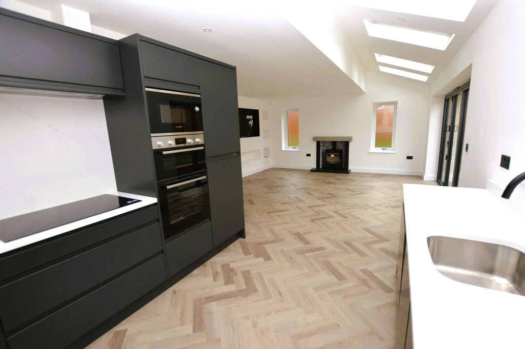 Property photo 3 of 36