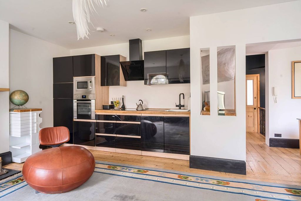 Property photo 3 of 15