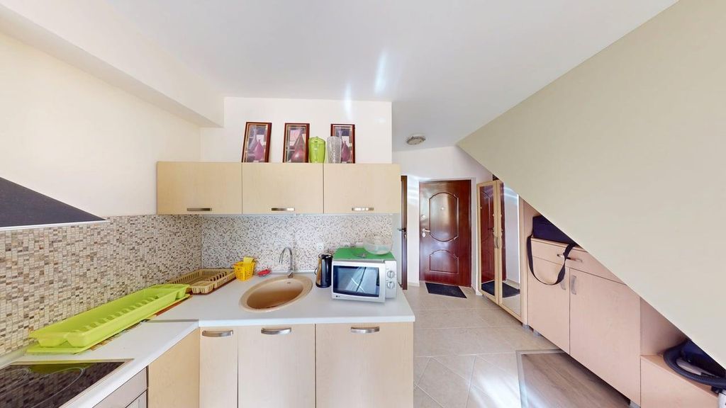 Property photo 2 of 31