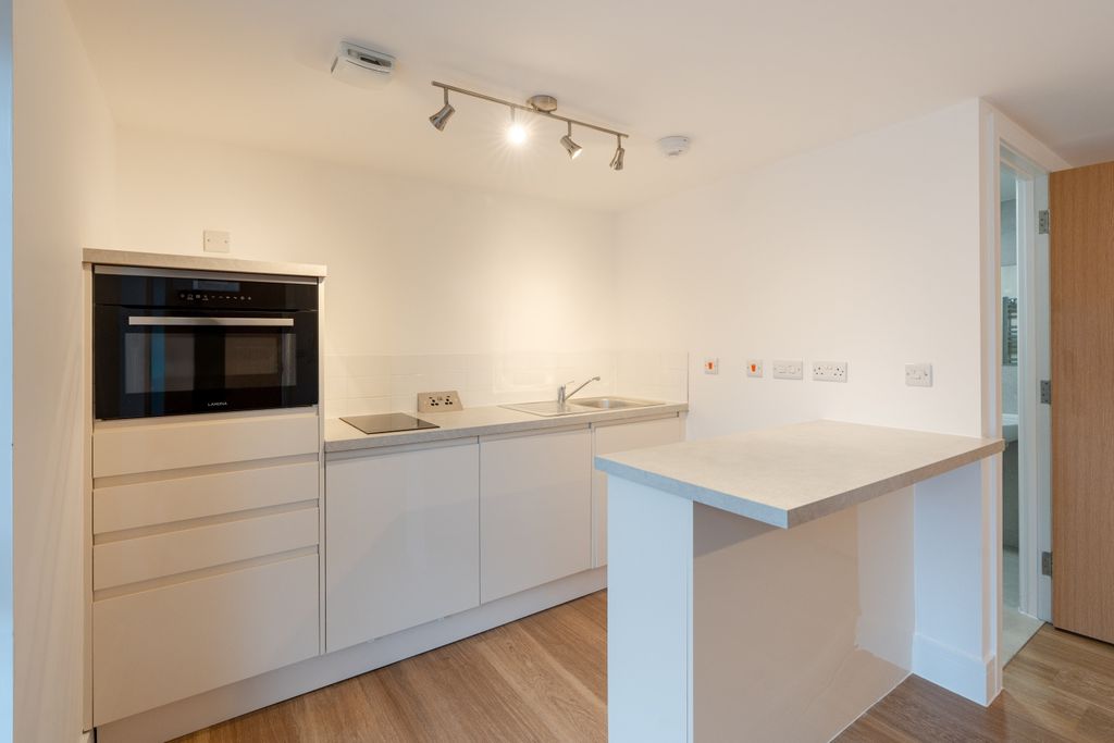 Property photo 3 of 11 Kitchen