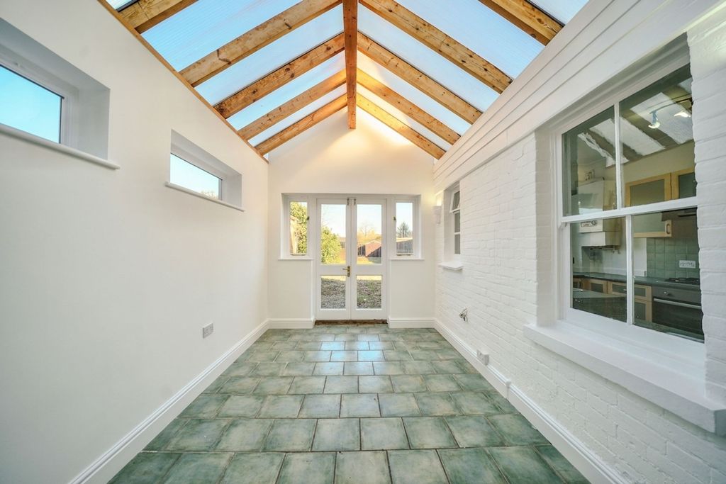 Property photo 3 of 27