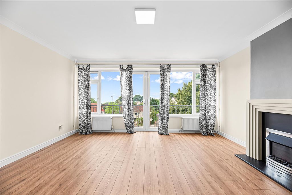 Property photo 1 of 14 Living Room