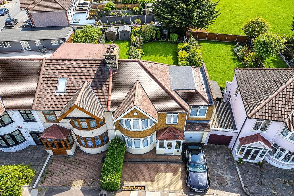 Property photo 2 of 38